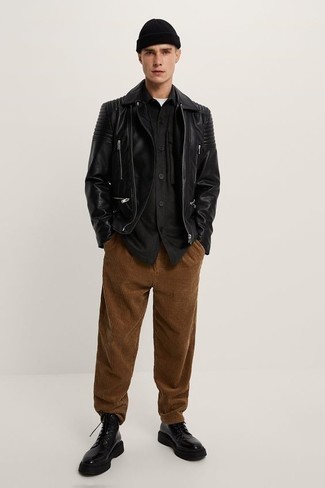 Comment porter une veste motard en cuir matelassée noire
