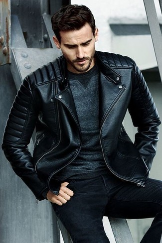 Comment porter une veste motard en cuir matelassée noire