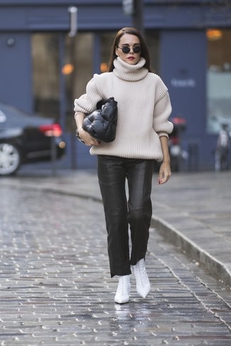 Comment porter un sac fourre-tout en cuir matelassé noir