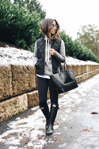Comment porter des bottes de pluie noires