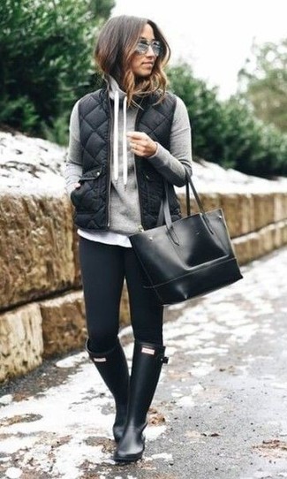 Comment porter des bottes de pluie noires