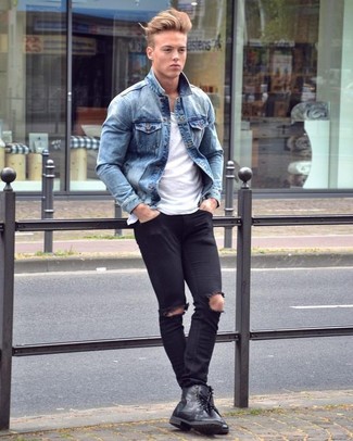 Comment porter un jean skinny déchiré noir avec des bottes de loisirs en cuir noires