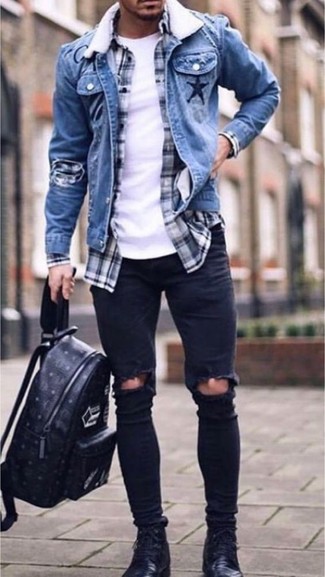 Comment porter un jean skinny déchiré noir avec des bottes de loisirs en cuir noires