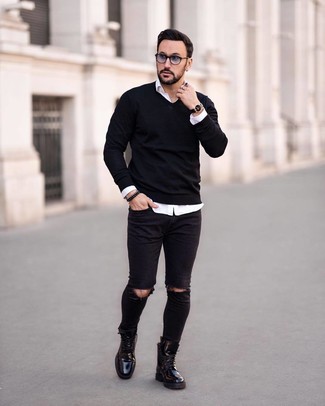 Comment porter un jean skinny déchiré noir avec des bottes de loisirs en cuir noires