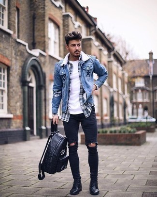 Comment porter un jean skinny déchiré noir avec des bottes de loisirs en cuir noires