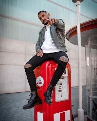 Comment porter un jean skinny déchiré noir avec des bottes de loisirs en cuir noires
