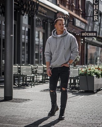 Comment porter un jean skinny déchiré noir avec des bottes de loisirs en cuir noires