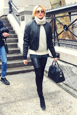 Comment porter un blouson aviateur en satin noir