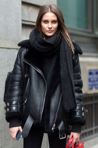 Comment porter une veste en peau de mouton retournée noire