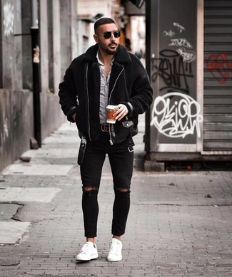 Comment porter une veste en peau de mouton retournée noire pour un style relax quand il fait frais