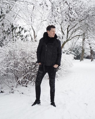 Comment porter une veste en peau de mouton retournée noire pour un style relax quand il fait frais