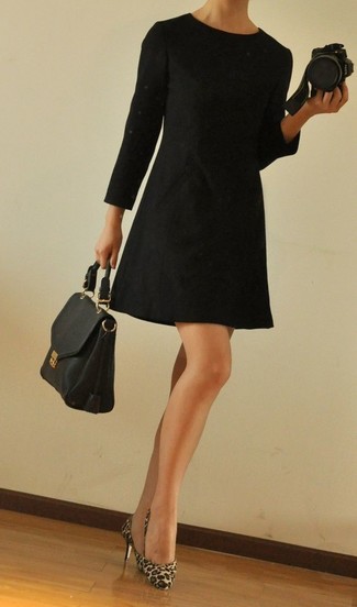 Comment porter une robe droite noire