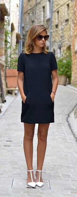 Comment porter une robe droite noire
