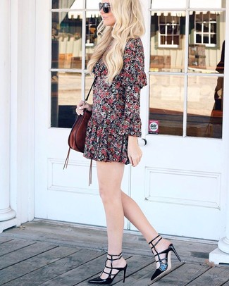 Comment porter une robe droite noire au printemps