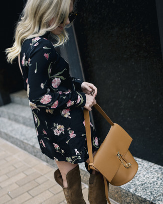 Comment porter une robe droite noire au printemps