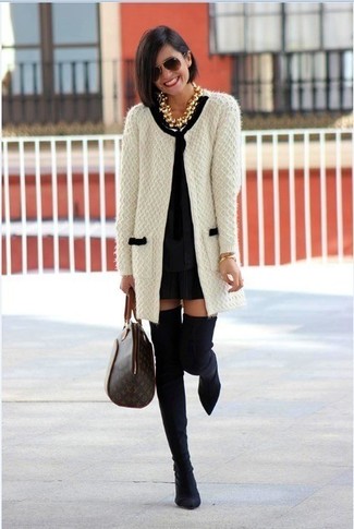 Comment porter une robe droite noire