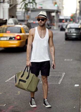 Comment porter un short noir en été