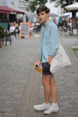 Comment porter un short noir en été