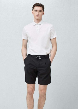 Comment porter un short noir en été