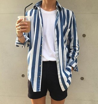 Comment porter un short noir en été