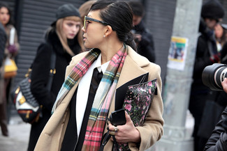 Comment porter un blazer en soie noir