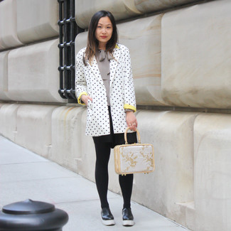 Comment porter une jupe patineuse noire
