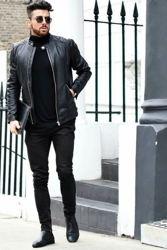Un pull à col roulé à porter avec un jean skinny noir