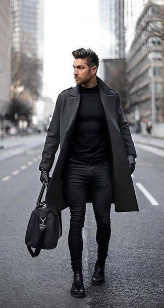 Un pull à col roulé à porter avec un jean skinny noir