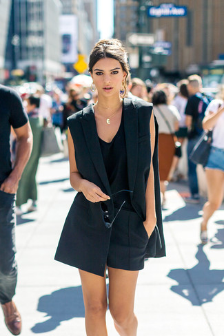 Comment porter un blazer sans manches noir