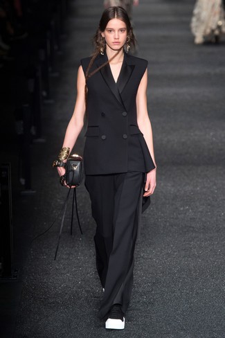 Comment porter un blazer sans manches noir