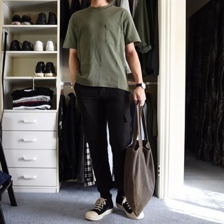 Comment porter des chaussettes noires pour un style relax