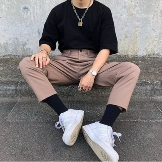 Comment porter des chaussettes noires quand il fait très chaud