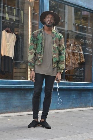 Comment porter des chaussures brogues en daim noires