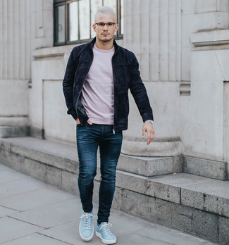 Comment porter une veste en daim noire au printemps