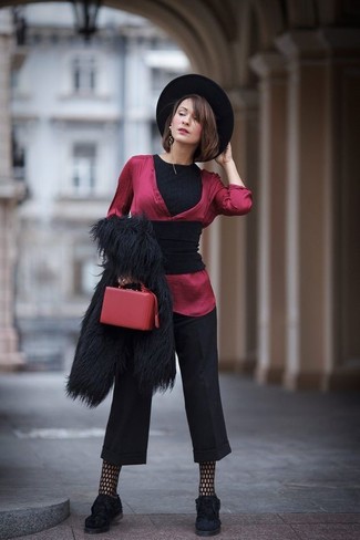 Comment porter des mocassins plateforme en daim noirs