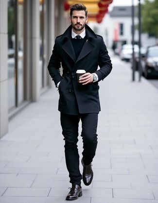 Comment porter un trench noir avec un jean noir