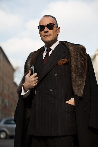Comment porter une veste à rayures verticales noire quand il fait froid