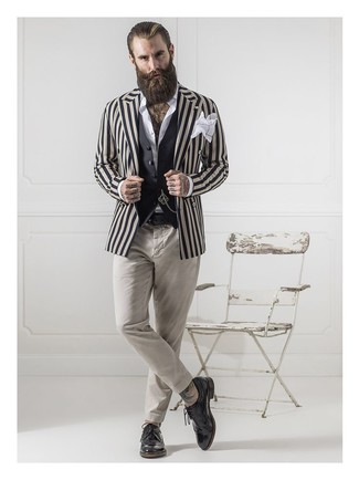 Une chemise de ville à porter avec un gilet noir pour un style elégantes