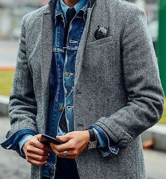Comment porter une montre noire pour un style chic decontractés quand il fait froid