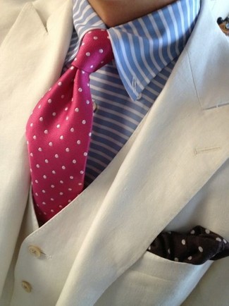 Comment porter une cravate á pois rose pour un style chic decontractés: Essaie de marier un blazer beige avec une cravate á pois rose pour un look pointu et élégant.