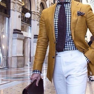 Comment porter une veste moutarde: Essaie d'harmoniser une veste moutarde avec un blazer tabac si tu recherches un look stylé et soigné.