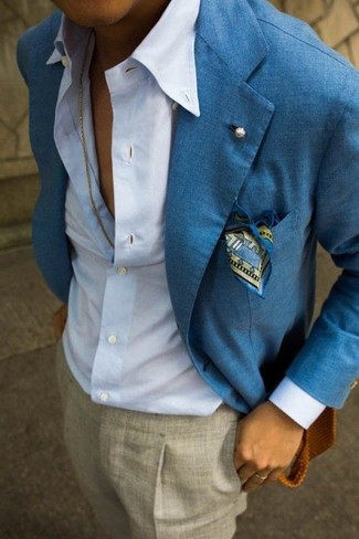 Tenue: Blazer en lin bleu, Chemise de ville bleu clair, Pantalon de costume gris, Pochette de costume imprimée bleue