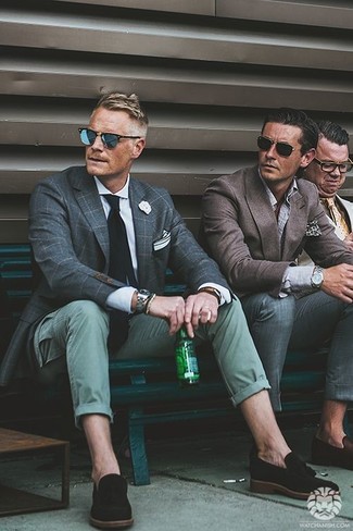 Comment porter un blazer avec un pantalon cargo à 30 ans