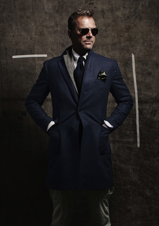Comment porter un blazer avec un pantalon cargo