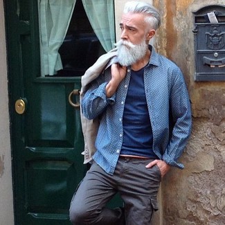 Comment porter un blazer avec un pantalon cargo