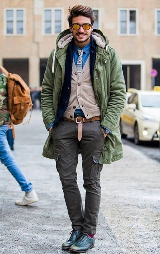 Comment porter un blazer avec un pantalon cargo