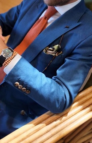 Comment porter une cravate en tricot orange: Essaie de marier un blazer bleu avec une cravate en tricot orange pour un look classique et élégant.