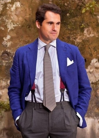 Comment porter des bretelles: Essaie de marier un blazer bleu avec des bretelles pour un look confortable et décontracté.