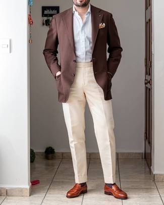 Un pantalon de costume à porter avec un blazer tabac: Pense à marier un blazer tabac avec un pantalon de costume pour un look classique et élégant. Une paire de slippers en cuir tabac est une option génial pour complèter cette tenue.