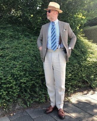 Comment porter une cravate turquoise: Associe un blazer marron clair avec une cravate turquoise pour dégager classe et sophistication. Une paire de mocassins à pampilles en cuir marron s'intégrera de manière fluide à une grande variété de tenues.